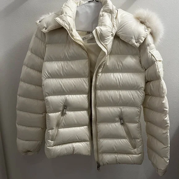ダウンジャケット・コート Moncler White Abbadia Puffer Jacket In Lacquered Nylon Moncler Abbadia Padded Jacket | White | FARFETCH TR